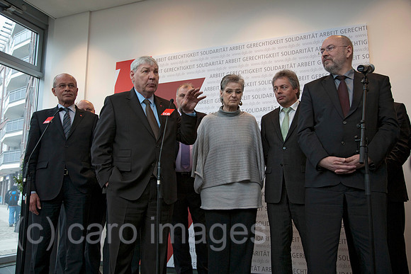EJH11020003CARO.JPG