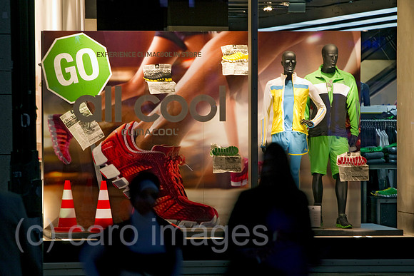 EJH11040739CARO.JPG