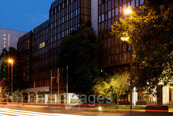 00N090806D200CAROE.JPG