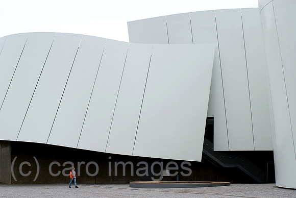 00N090330D072CAROE.JPG