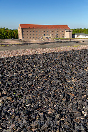 Deutschland, Weimar - Gedenkstaette Buchenwald (KZ-Gedenkstaette), Lagergelaende und Kammergebaeude (Haeftlingsbekleidungskammer), heute Museum