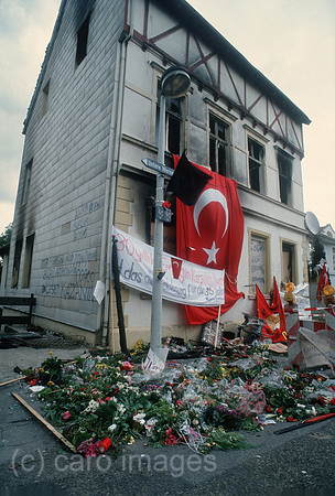 Deutschland, Solingen - Rassistischer Brandanschlag auf das Haus der tuerkischstaemmigen Familie Genc mit 5 Opfern (29.5.1993): Die Ruine in der Unteren Wernerstrasse