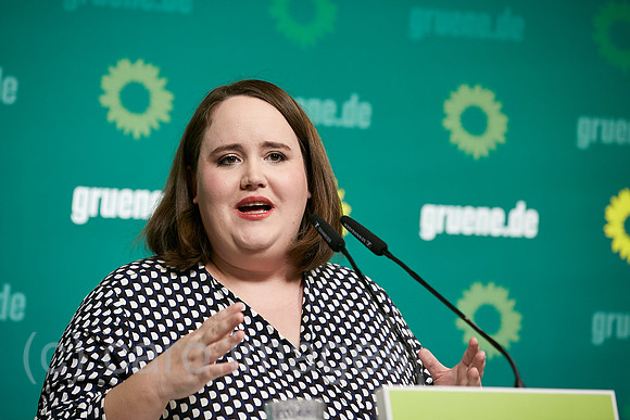 Berlin, Deutschland - Die Bundesvorsitzende Ricarda Lang von BUENDNIS 90/DIE GRUENEN bei einer Pressekonferenz.