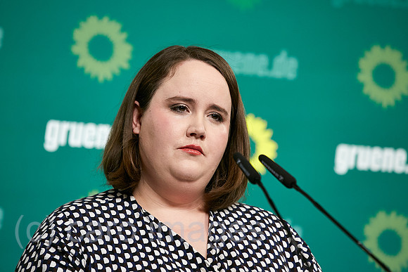 Berlin, Deutschland - Die Bundesvorsitzende Ricarda Lang von BUENDNIS 90/DIE GRUENEN bei einer Pressekonferenz.