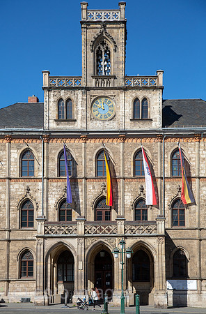 Deutschland, Weimar - Das Weimarer Rathaus (1841) im Neugotik-Baustil am Markt