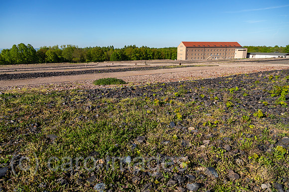 Deutschland, Weimar - Gedenkstaette Buchenwald (KZ-Gedenkstaette), Lagergelaende und Kammergebaeude (Haeftlingsbekleidungskammer), heute Museum