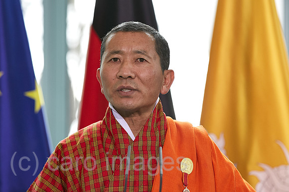 Berlin, Deutschland - Der bhutanische Premierminister Lotay Tshering bei einer Pressekonferenz im Kanzleramt.