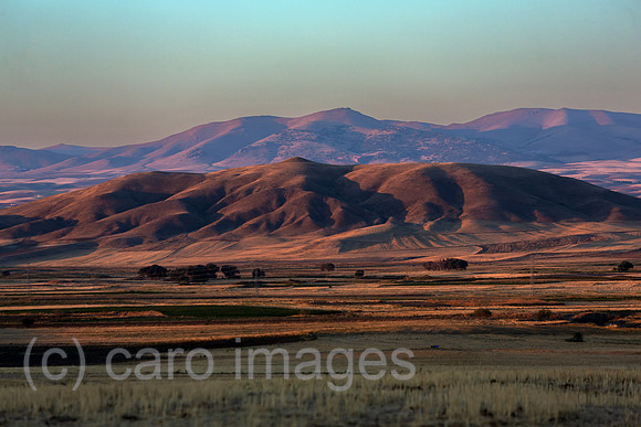 Tuerkei, Bogazkoey Sarıyahsi - Blick in die Weite Anatoiliens in der Abenddaemmerung