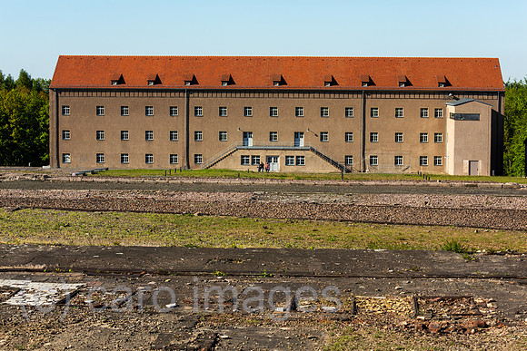 Deutschland, Weimar - Gedenkstaette Buchenwald (KZ-Gedenkstaette), Lagergelaende und Kammergebaeude (Haeftlingsbekleidungskammer), heute Museum