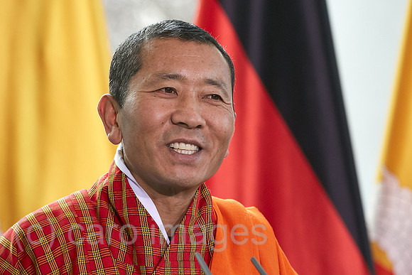 Berlin, Deutschland - Der bhutanische Premierminister Lotay Tshering bei einer Pressekonferenz im Kanzleramt.