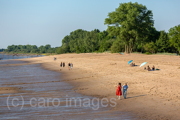 Deutschland, Harriersand - Strand auf Harriersand, Flussinsel in der Unterweser gegenueber der Stadt Brake