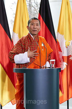 Berlin, Deutschland - Der bhutanische Premierminister Lotay Tshering bei einer Pressekonferenz im Kanzleramt.