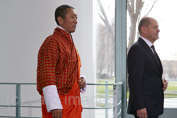 Berlin, Deutschland - Bundeskanzler Olaf Scholz und der bhutanische Premierminister Lotay Tshering im Kanzleramt.