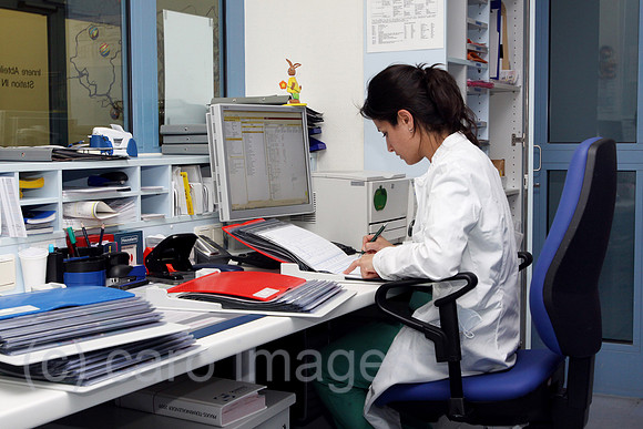 0AT090405D046CAROE.JPG