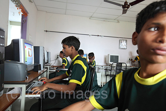 00U090626D114CAROE.JPG