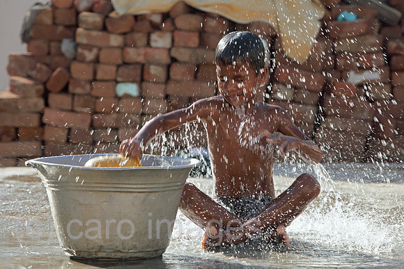 00U090701D020CAROE.JPG