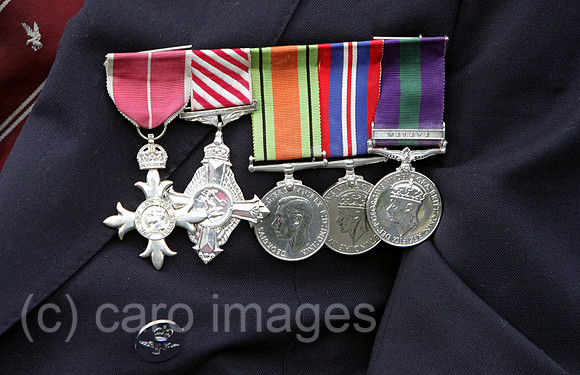 00U090512D014CAROE.JPG