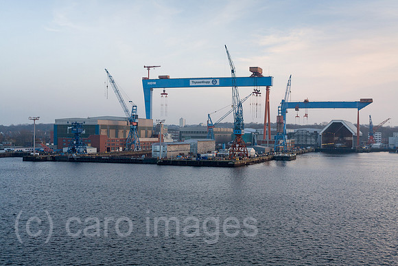 0PR141127D018CAROE.JPG