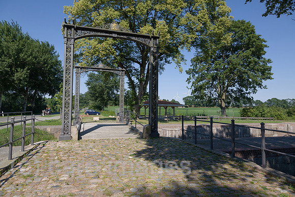 0PR140710D026CAROE.JPG