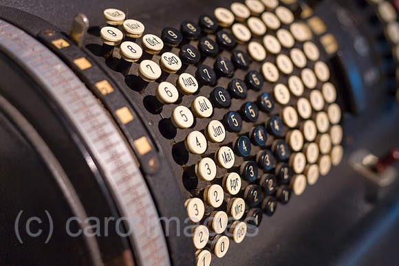 0PR140823D007CAROE.JPG