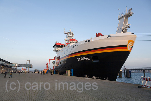 0PR141127D008CAROE.JPG