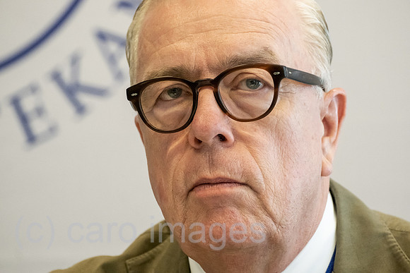 Deutschland, Bremen - Klaus Reinhardt, Praesident der Bundesaerztekammer, PK beim Deutschen Aerztetag (jaehrliche Hauptversammlung des Parlaments der Aerzteschaft)