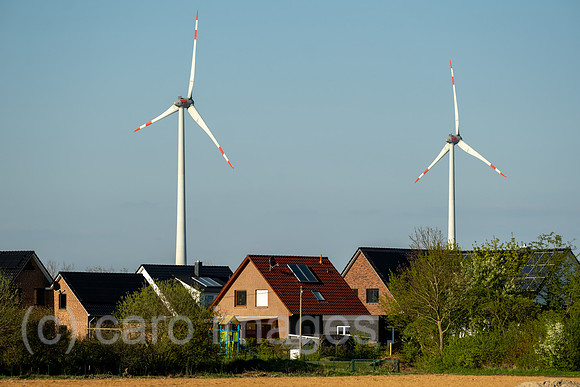 Deutschland, Barenburg - Siedlung mit Einfamilenhaeusern auf dem Land