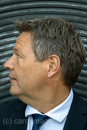 Deutschland, Bremen - Bundesminister fuer Wirtschaft und Klimaschutz und Vizekanzler Robert Habeck (Buendnis 90/Die Gruenen), PK bei ArcelorMittal Bremen GmbH, Thema Gruener Stahl aus Bremen