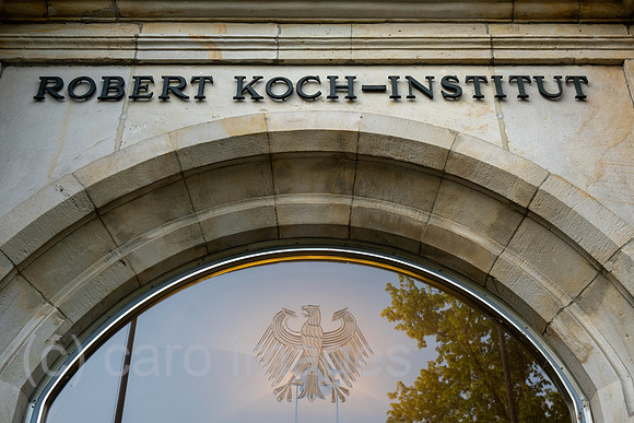 Deutschland, Berlin - Robert-Koch-Institut, Haupteingang des Instituts der Bundesregierung fuer Krankheitsueberwachung und –praevention