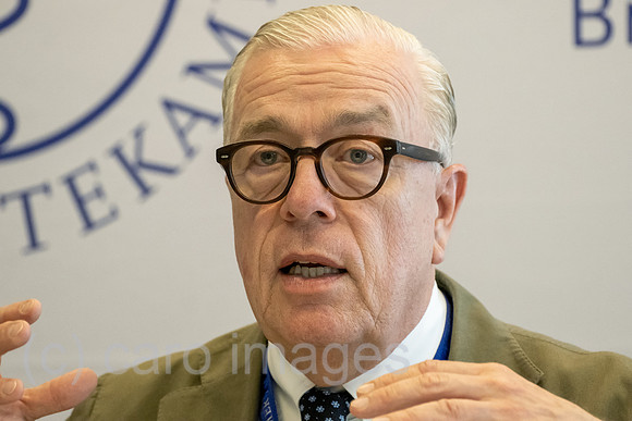 Deutschland, Bremen - Klaus Reinhardt, Praesident der Bundesaerztekammer, PK beim Deutschen Aerztetag (jaehrliche Hauptversammlung des Parlaments der Aerzteschaft)