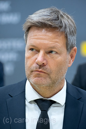 Deutschland, Hannover - Bundesminister fuer Wirtschaft und Klimaschutz und Vizekanzler Robert Habeck (Buendnis 90/Die Gruenen) bei der Hannover-Messe