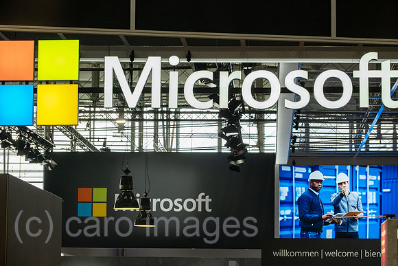 Deutschland, Hannover - Hannover-Messe, Messestand von Microsoft