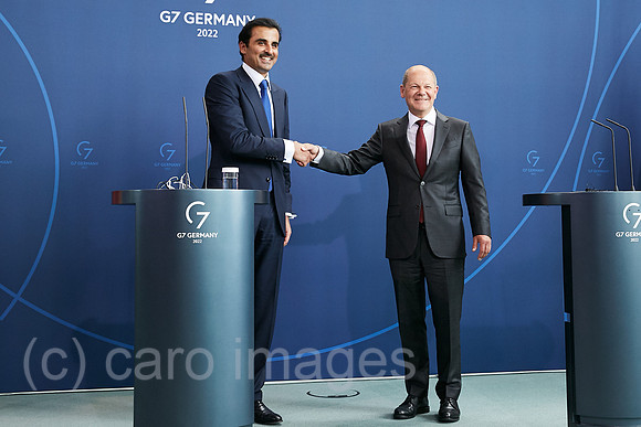 Berlin, Deutschland -  Der Emir von Katar Tamim bin Hamad Al Thani und Bundeskanzler Olaf Scholz.