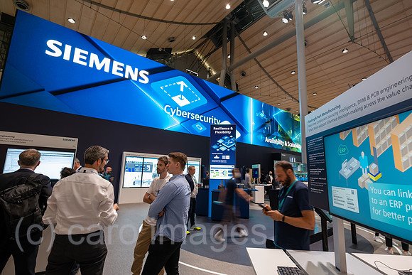 Deutschland, Hannover - Hannover-Messe, Messestand von Siemens