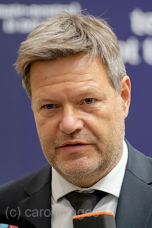 Deutschland, Hannover - Bundesminister fuer Wirtschaft und Klimaschutz und Vizekanzler Robert Habeck (Buendnis 90/Die Gruenen) bei der Hannover-Messe