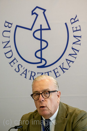 Deutschland, Bremen - Klaus Reinhardt, Praesident der Bundesaerztekammer, PK beim Deutschen Aerztetag (jaehrliche Hauptversammlung des Parlaments der Aerzteschaft)