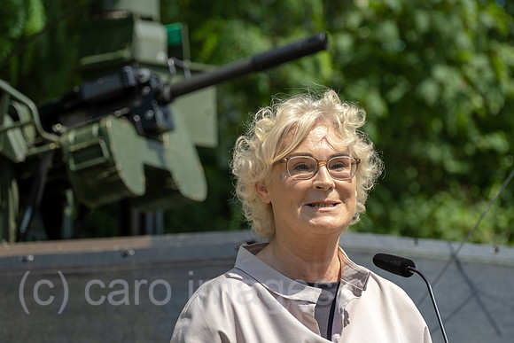 Deutschland, Warendorf - Christine Lambrecht, Bundesministerin der Verteidigung (SPD) beim Tag der Bundeswehr