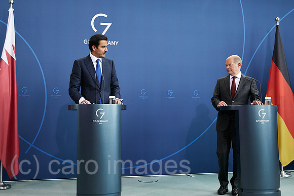 Berlin, Deutschland -  Der Emir von Katar Tamim bin Hamad Al Thani und Bundeskanzler Olaf Scholz.