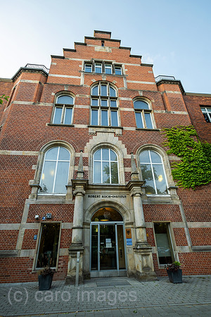 Deutschland, Berlin - Robert-Koch-Institut, Haupteingang des Instituts der Bundesregierung fuer Krankheitsueberwachung und –praevention