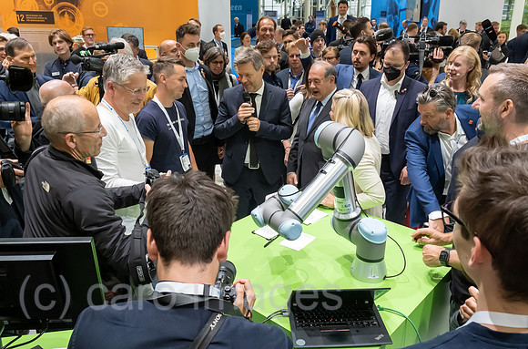 Deutschland, Hannover - Bundesminister fuer Wirtschaft und Klimaschutz und Vizekanzler Robert Habeck (Buendnis 90/Die Gruenen) bei der Hannover-Messe