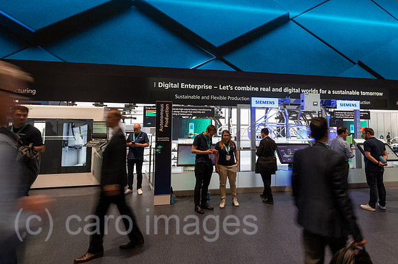 Deutschland, Hannover - Hannover-Messe, Messestand von Siemens