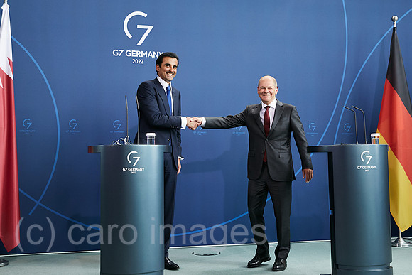 Berlin, Deutschland -  Der Emir von Katar Tamim bin Hamad Al Thani und Bundeskanzler Olaf Scholz.
