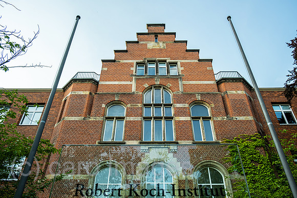 Deutschland, Berlin - Robert-Koch-Institut, Haupteingang des Instituts der Bundesregierung fuer Krankheitsueberwachung und –praevention