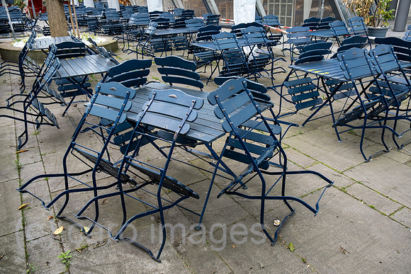 Deutschland, Hannover - Wegen Corona stillgelegtes Cafe