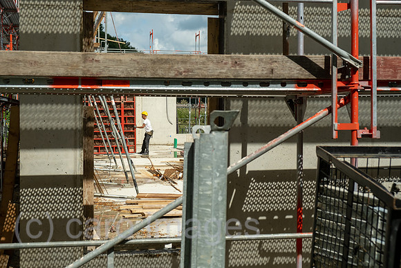Deutschland, Bremen - Baustelle fuer eine Wohnsiedlung