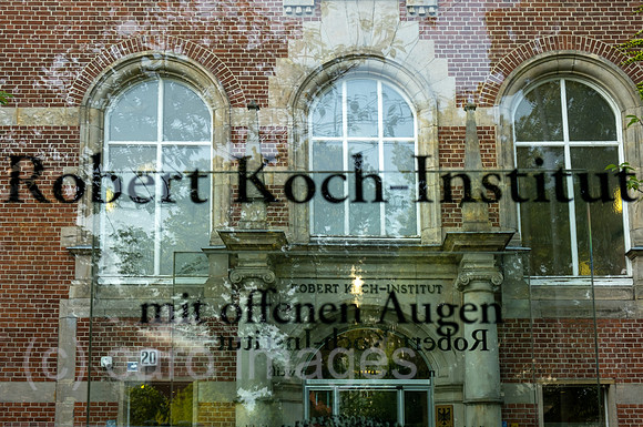Deutschland, Berlin - Robert-Koch-Institut, Haupteingang des Instituts der Bundesregierung fuer Krankheitsueberwachung und –praevention