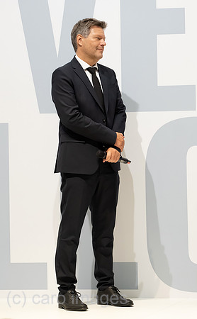 Deutschland, Hannover - Bundesminister fuer Wirtschaft und Klimaschutz und Vizekanzler Robert Habeck (Buendnis 90/Die Gruenen), Hannover-Messe Podium seines Ministeriums