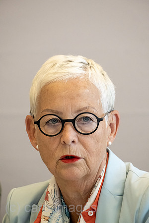 Deutschland, Bremen - Ellen Lundershausen, Vizepraesidentin der Bundesaerztekammer, PK beim Deutschen Aerztetag (jaehrliche Hauptversammlung des Parlaments der Aerzteschaft)