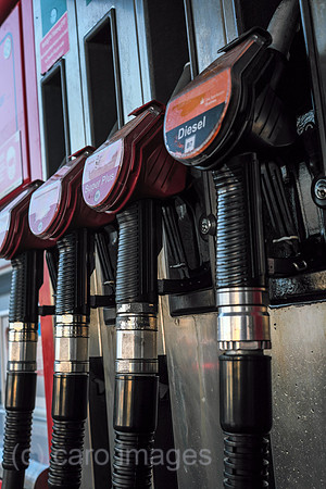 Deutschland, Bremen - Tankstell, Zapfhaehne