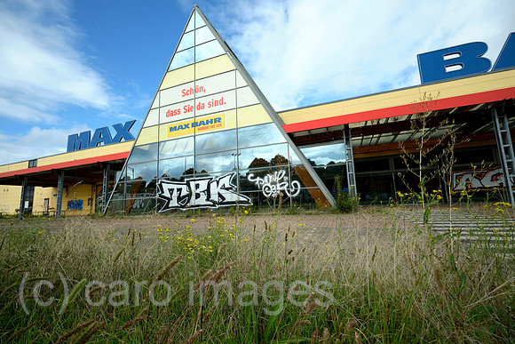 Deutschland, Bremen - Baumarkt der pleite gegangenen Kette Max Bahr (Insolvenz 2013), die zu Praktiker gehoerte